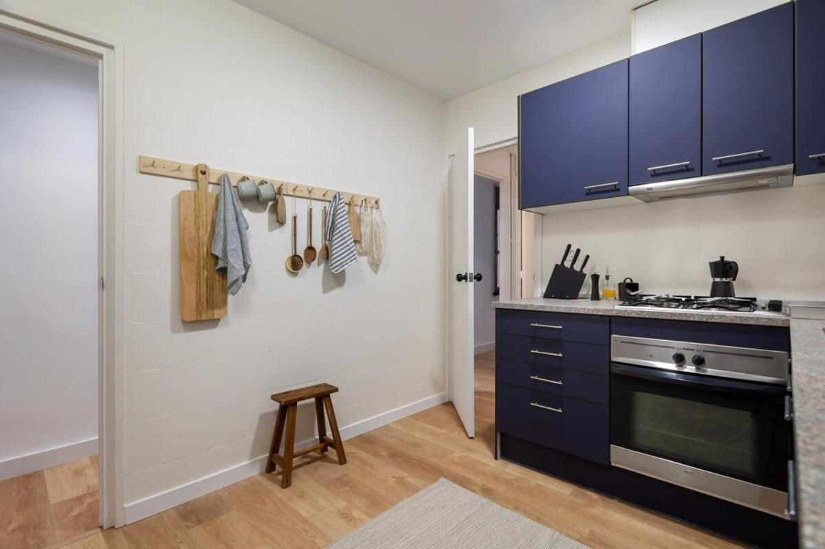 Plaza Catalunya Cozy 4 Bedroom Apartment *