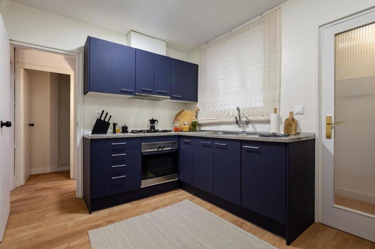 Apartment Plaza Catalunya Cozy 4 Bedroom Barcelona