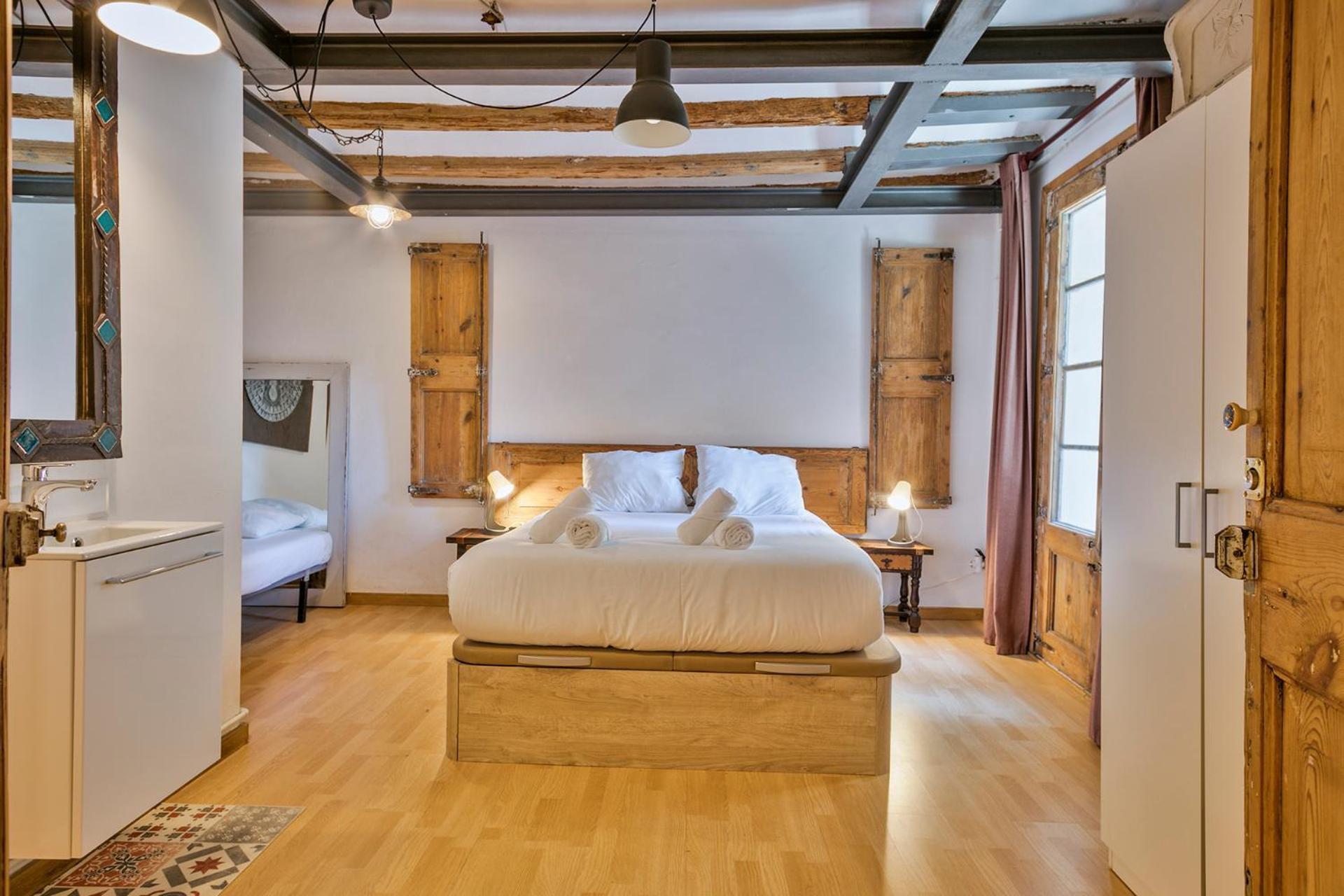 Apartamento Encanto En Las Ramblas: Espacio Perfecto Para 9