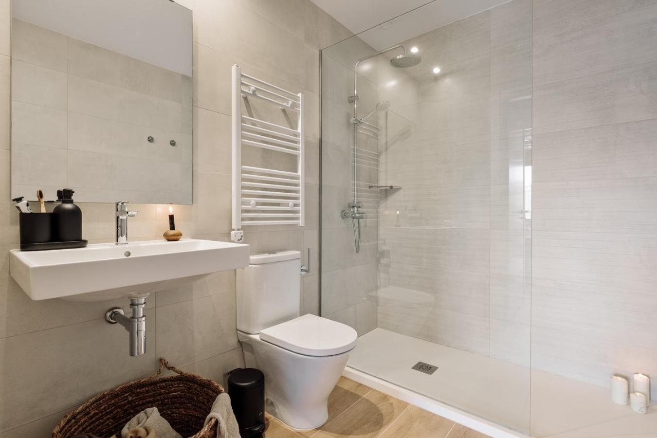 Apartment Miravet - 2 Bedrooms In Sant Antoni Barcelona