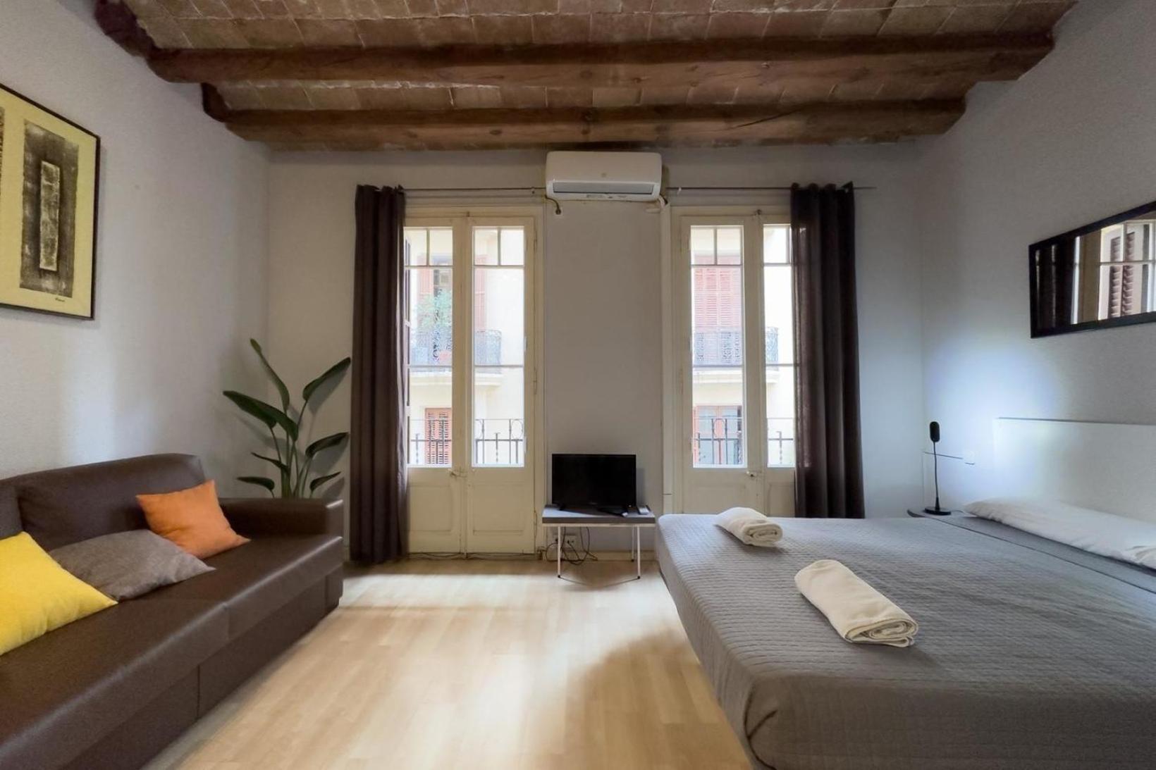 Apartment Fuer 3 Personen Ca 40 Qm In Barcelona-gracia, Costa Brava Costa Del Maresme