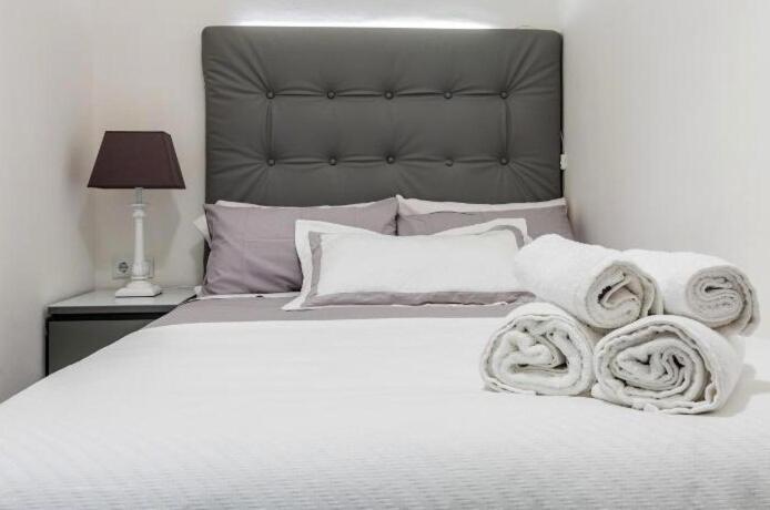 Nice, Cozy, Up To 6, Fcb Stadium, Free Parking * Barcelona