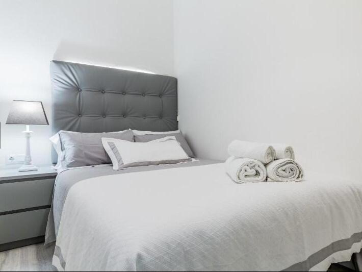 Nice, Cozy, Up To 6, Fcb Stadium, Free Parking Apartment Barcelona