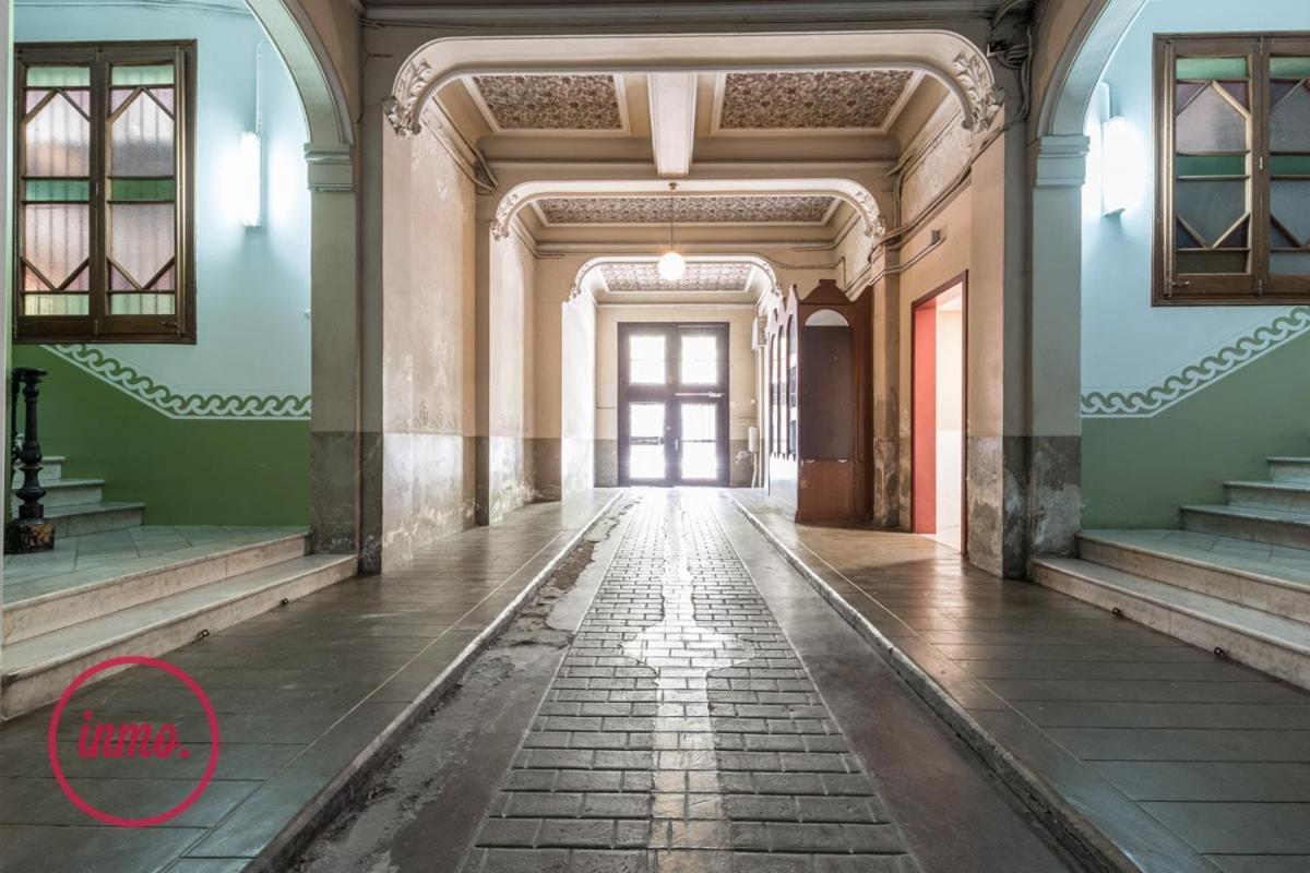 - Eixample 2a Apartment