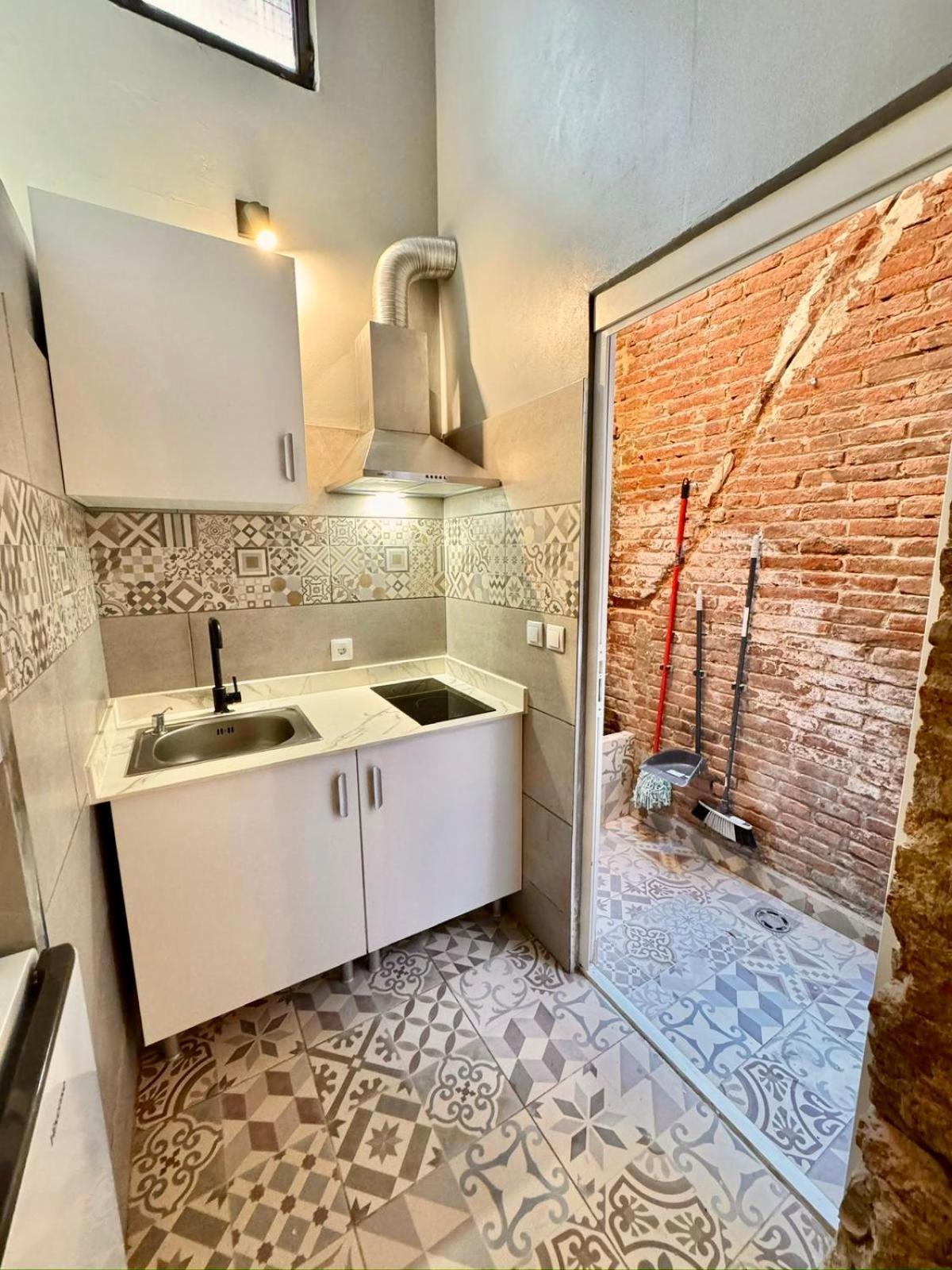 Estudio Nuevo! Al Lado Del Metro L1 L4 L5 *