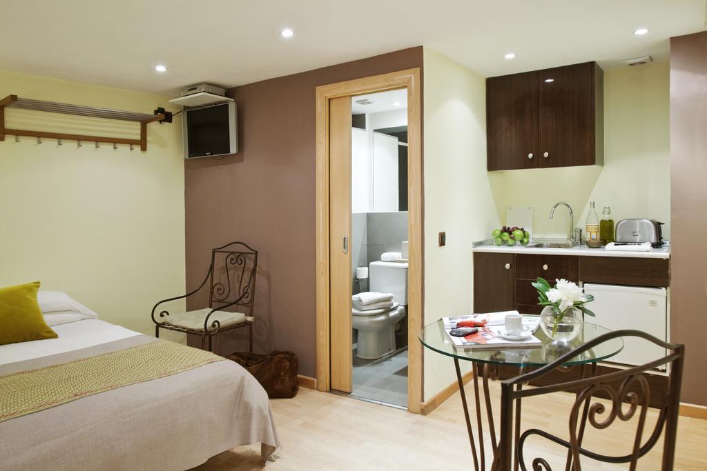 Ainb Ramblas-colon Apartment