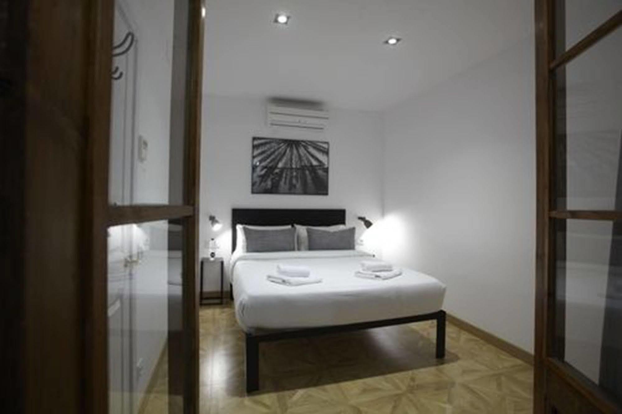 Apartment L'escudellers By The Streets