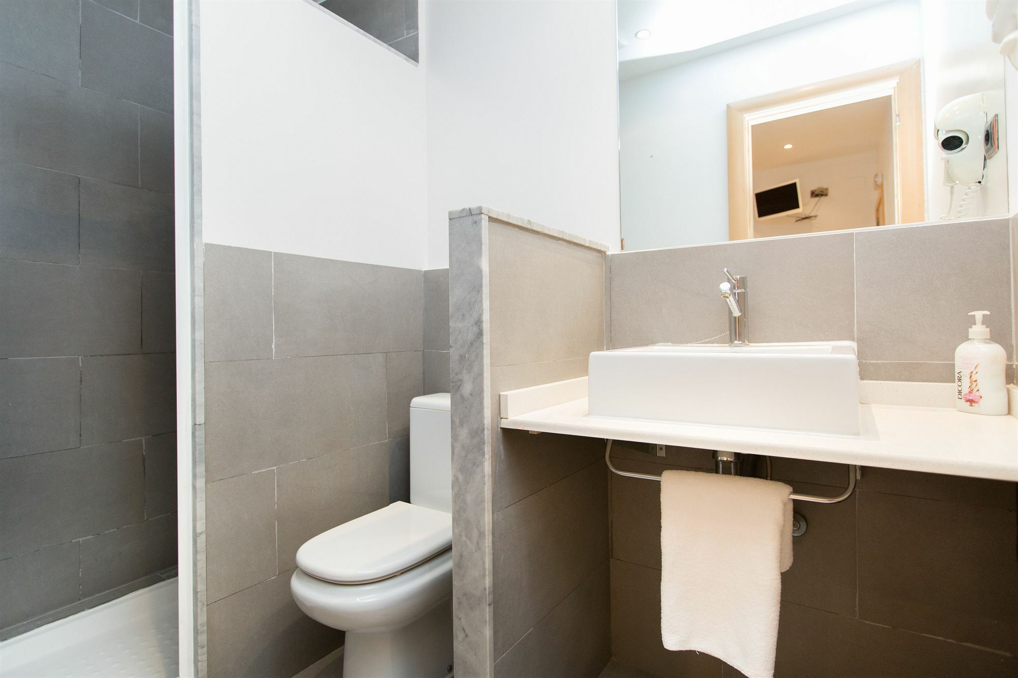 Apartment Ainb Ramblas-colon Barcelona