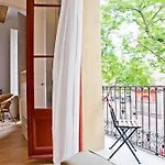 Sunny Apartment On The Square