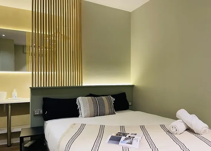 Plaza Catalunya Recently Renovated 5Bd-4Bth