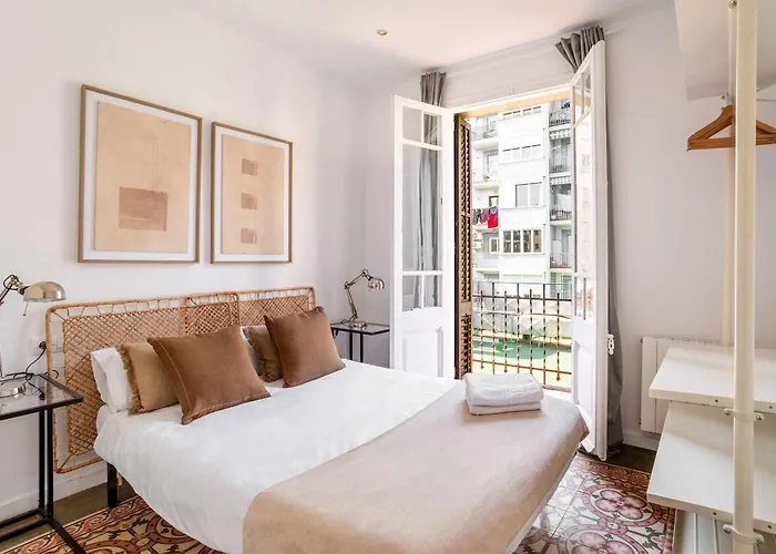 Sagrada Familia- Emblematic And Charming Catalan Home