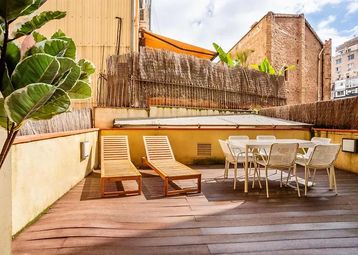 Pl Universitat Comfortable 3Bd With Private Patio