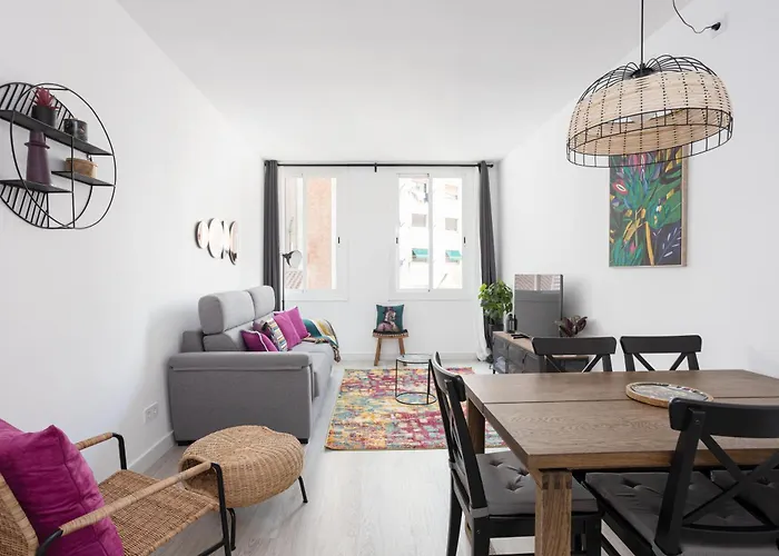 Bright & Stylish Flat In Trendy Grcia