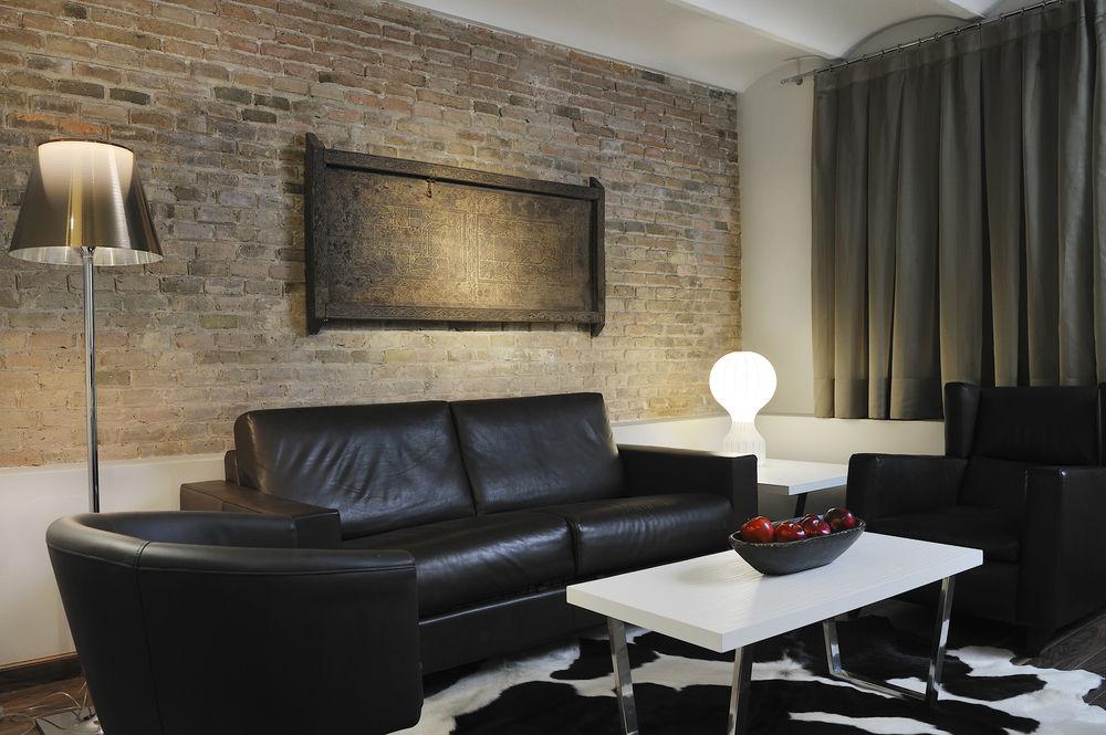 Balmes Apartment