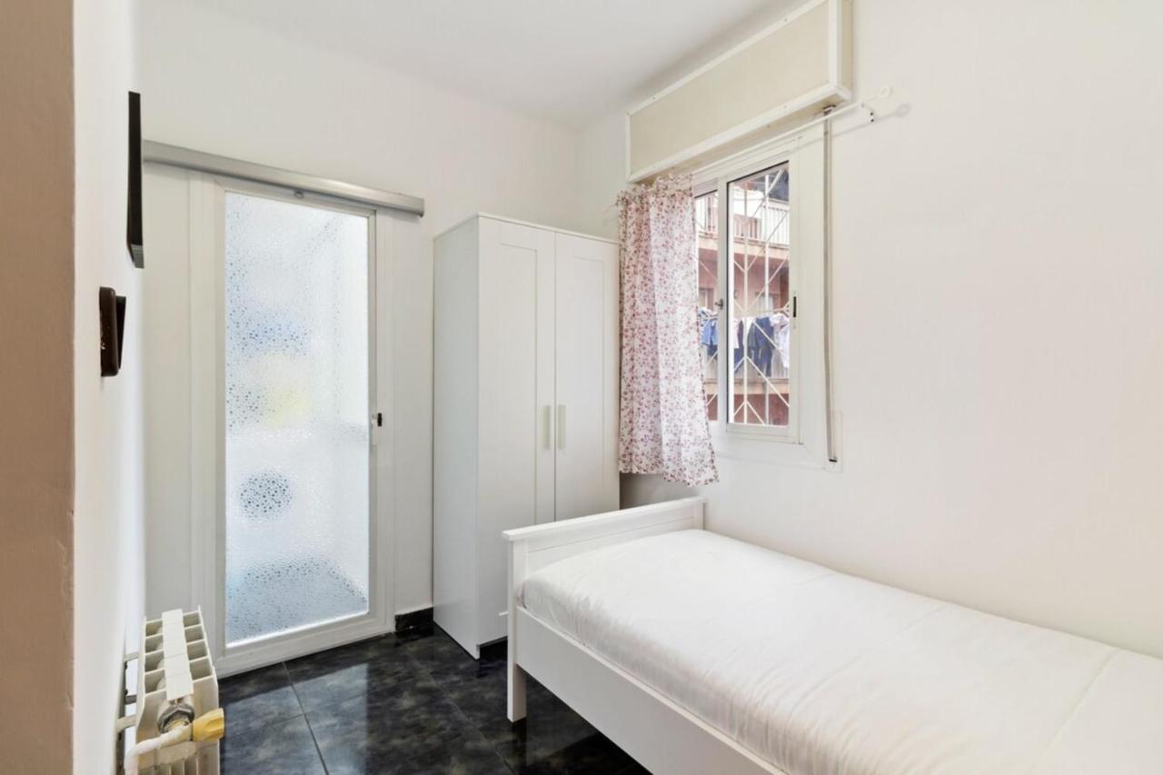 Cozy 3 Bedroom Flat With Balcony Close To Plaza Espana! Apartment Barcelona