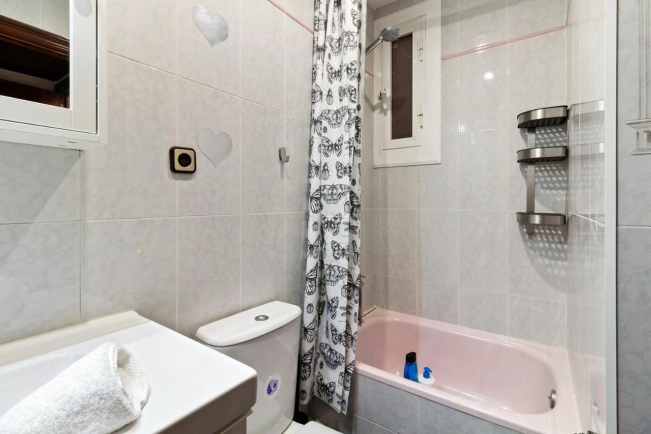 Apartment Cozy 3 Bedroom Flat With Balcony Close To Plaza Espana! *