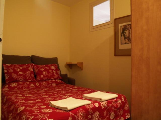 Poble Sec-1: Centrally Located Budget Appartement Barcelona