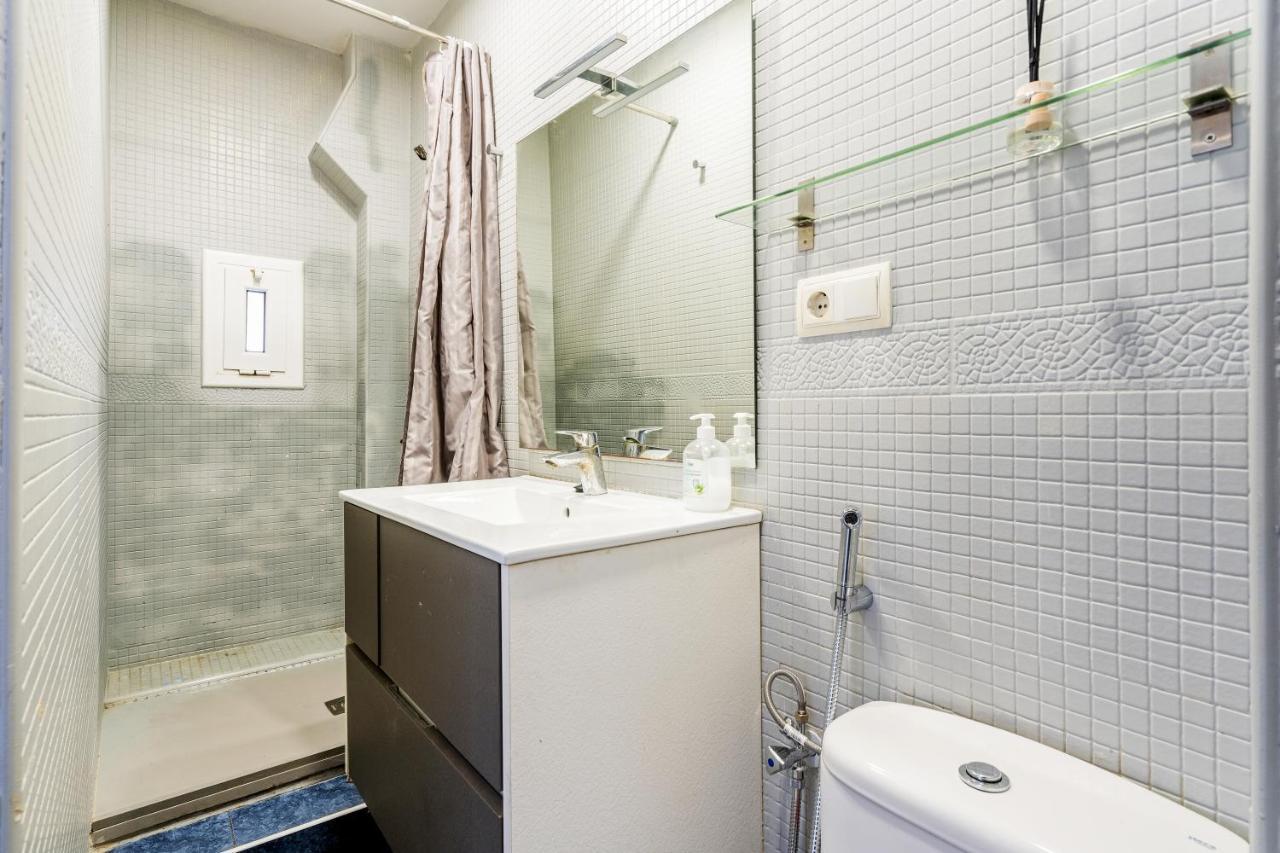 Apartment Beachside Bliss Charming 1-bedroom, Barceloneta *