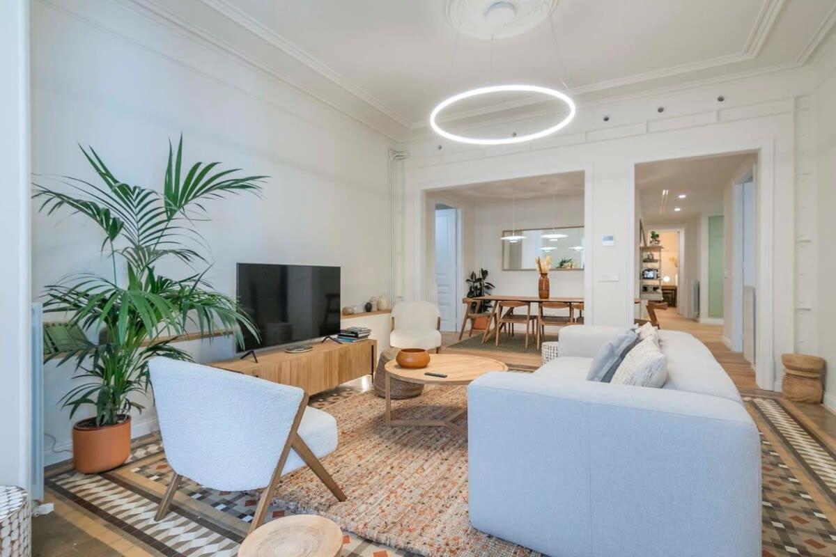 Exclusive Paseo De Gracia 5bd 5bth With Terrace Apartment *