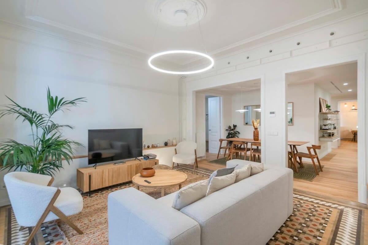 Exclusive Paseo De Gracia 5bd 5bth With Terrace Apartment *