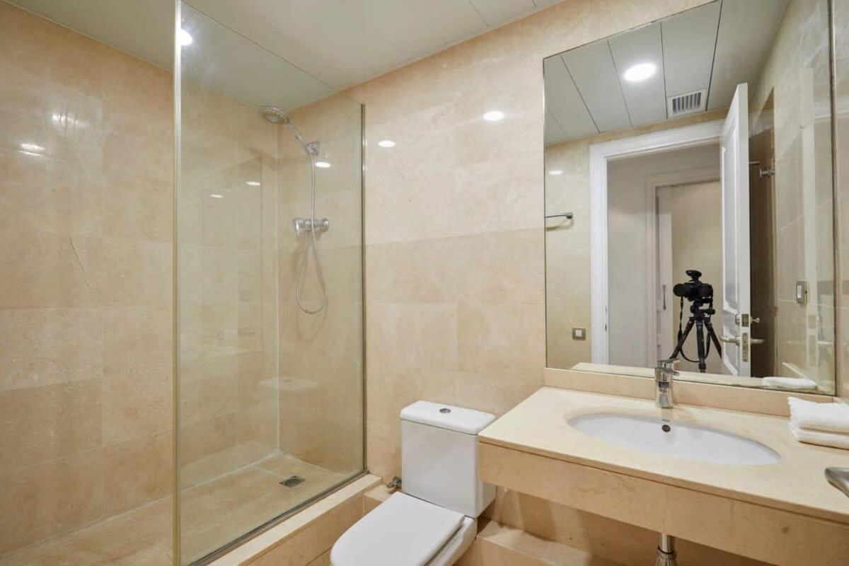 Classy 3bd - 2bth With Private Patio In Eixample Apartamento