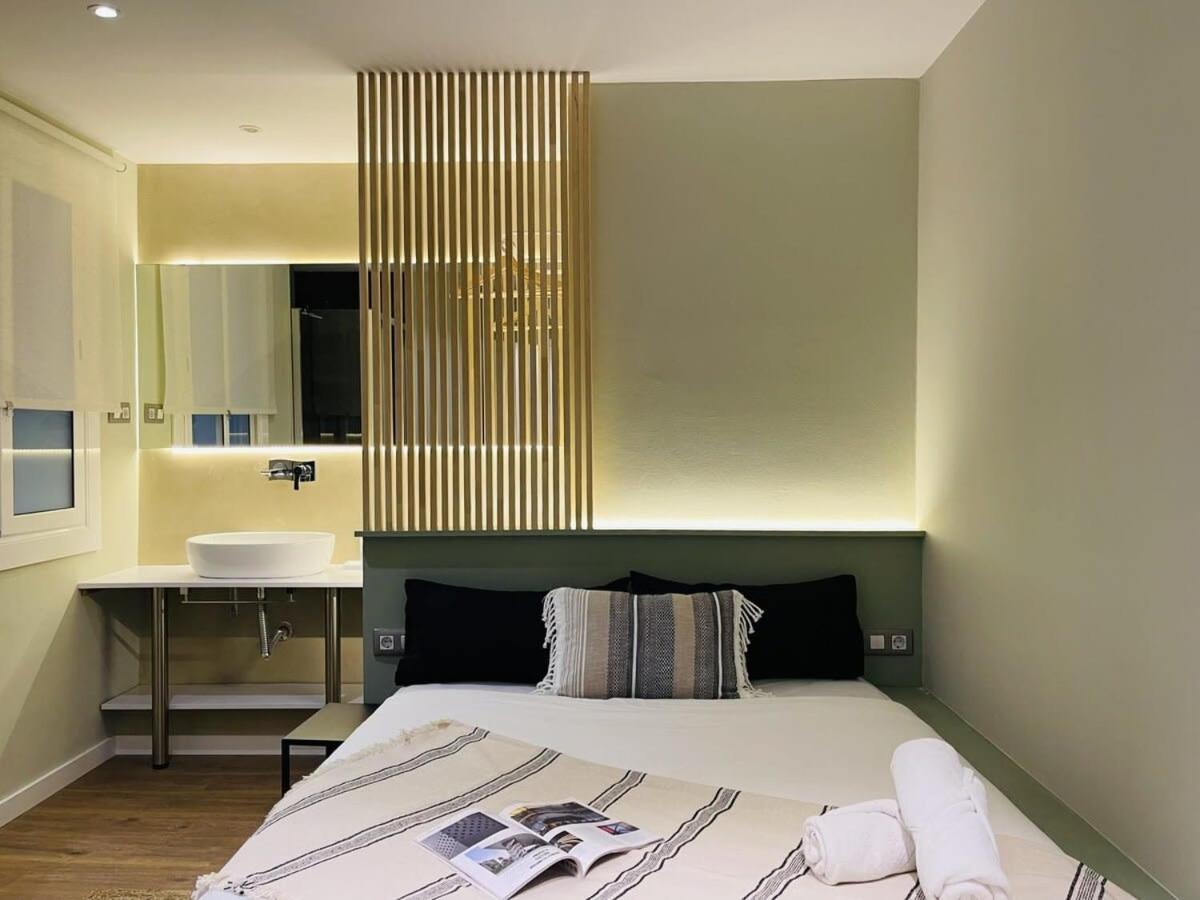 Plaza Catalunya Recently Renovated 5bd-4bth Apartment
