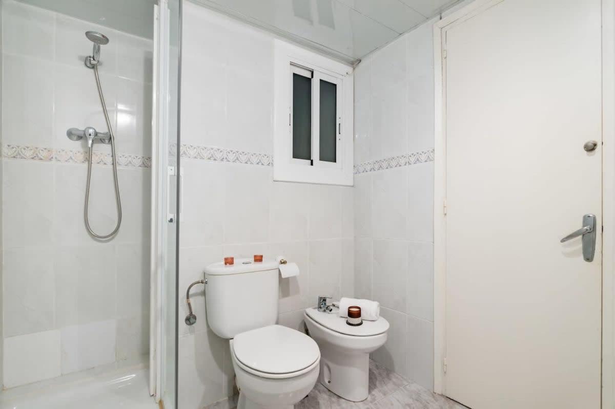 Sagrada Familia Cozy 3 Bedroom With Balcony Apartment Barcelona