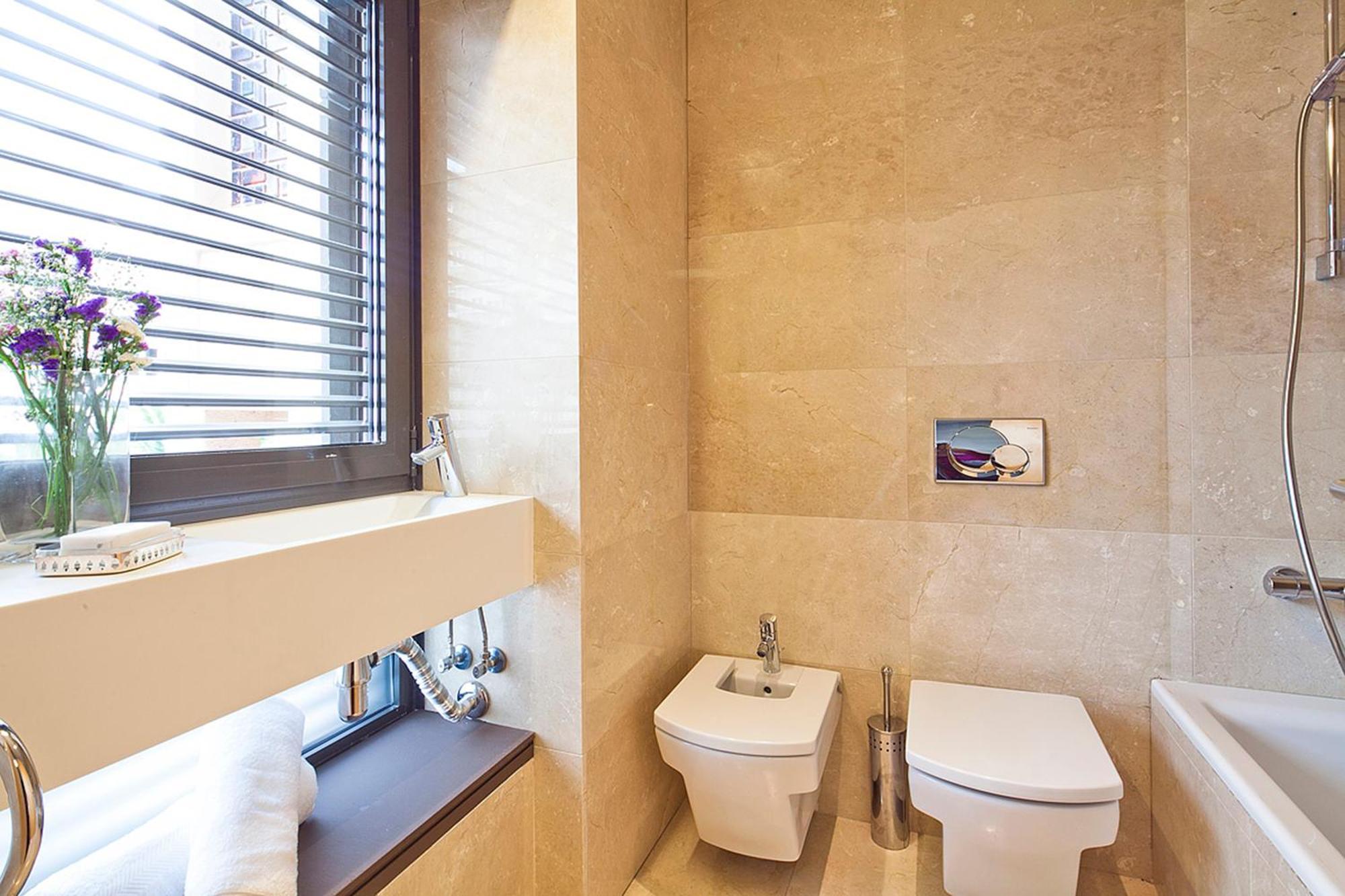 My Space Emirates - Splendid With Terrace And Pool Near Park Gueell Apartment