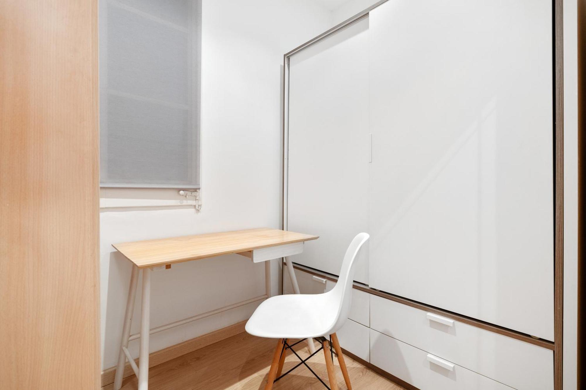 Recently Renovated 2 Bedroom In Eixample Apartment *