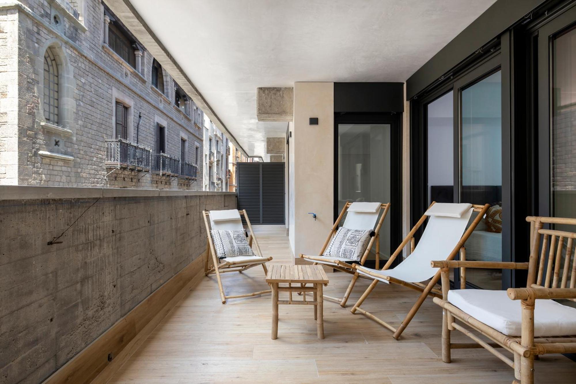 Luxury In Center Apartment