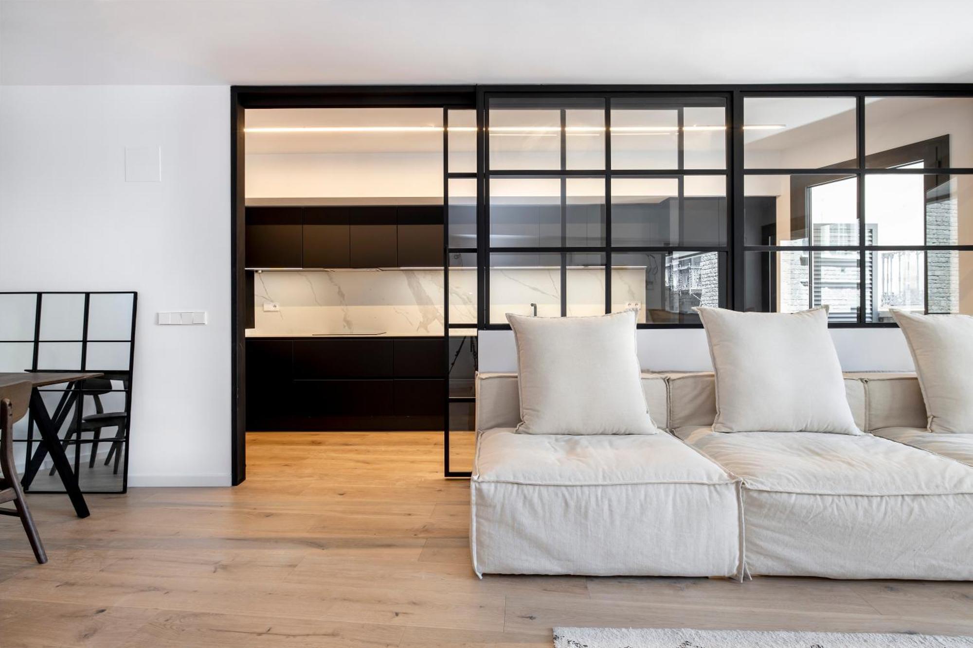 Luxury In Center Apartment