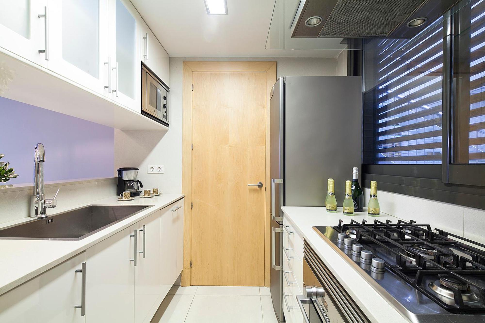Apartment My Space Emirates - Splendid With Terrace And Pool Near Park Gueell