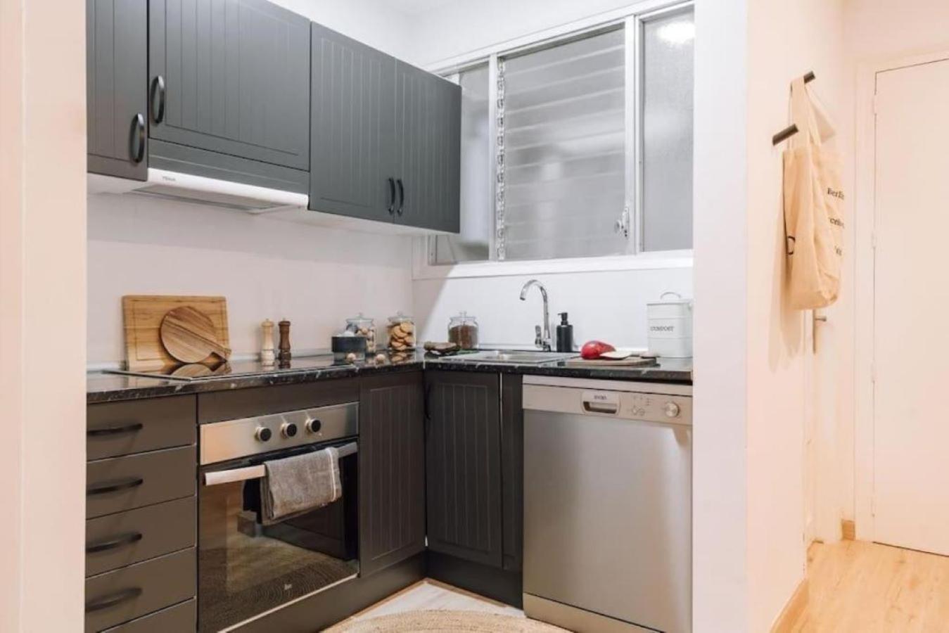 Kananga - 3 Bedroom In Gracia Apartment Barcelona