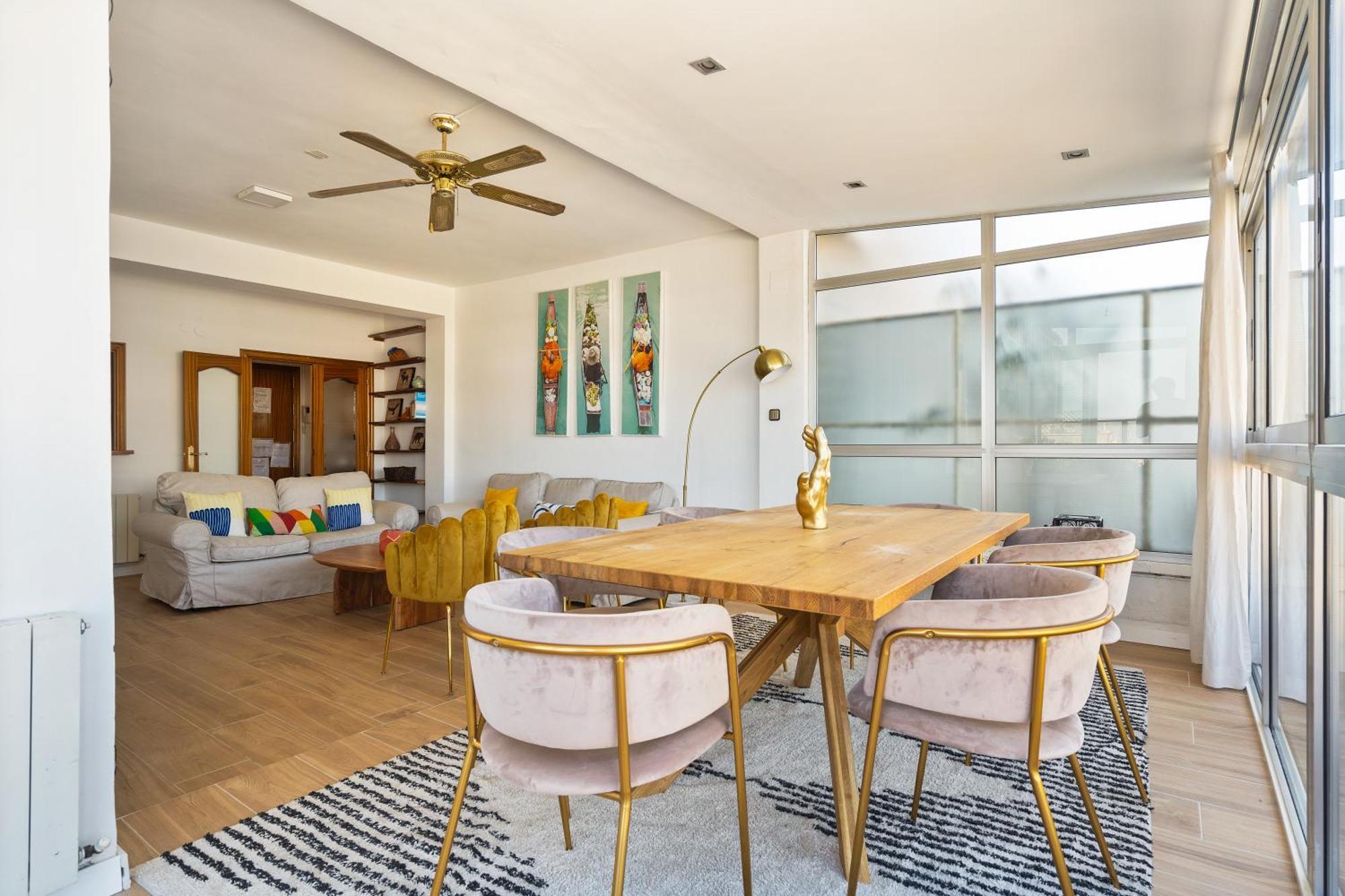 Appartement Chic 3br Retreat With Private Terrace