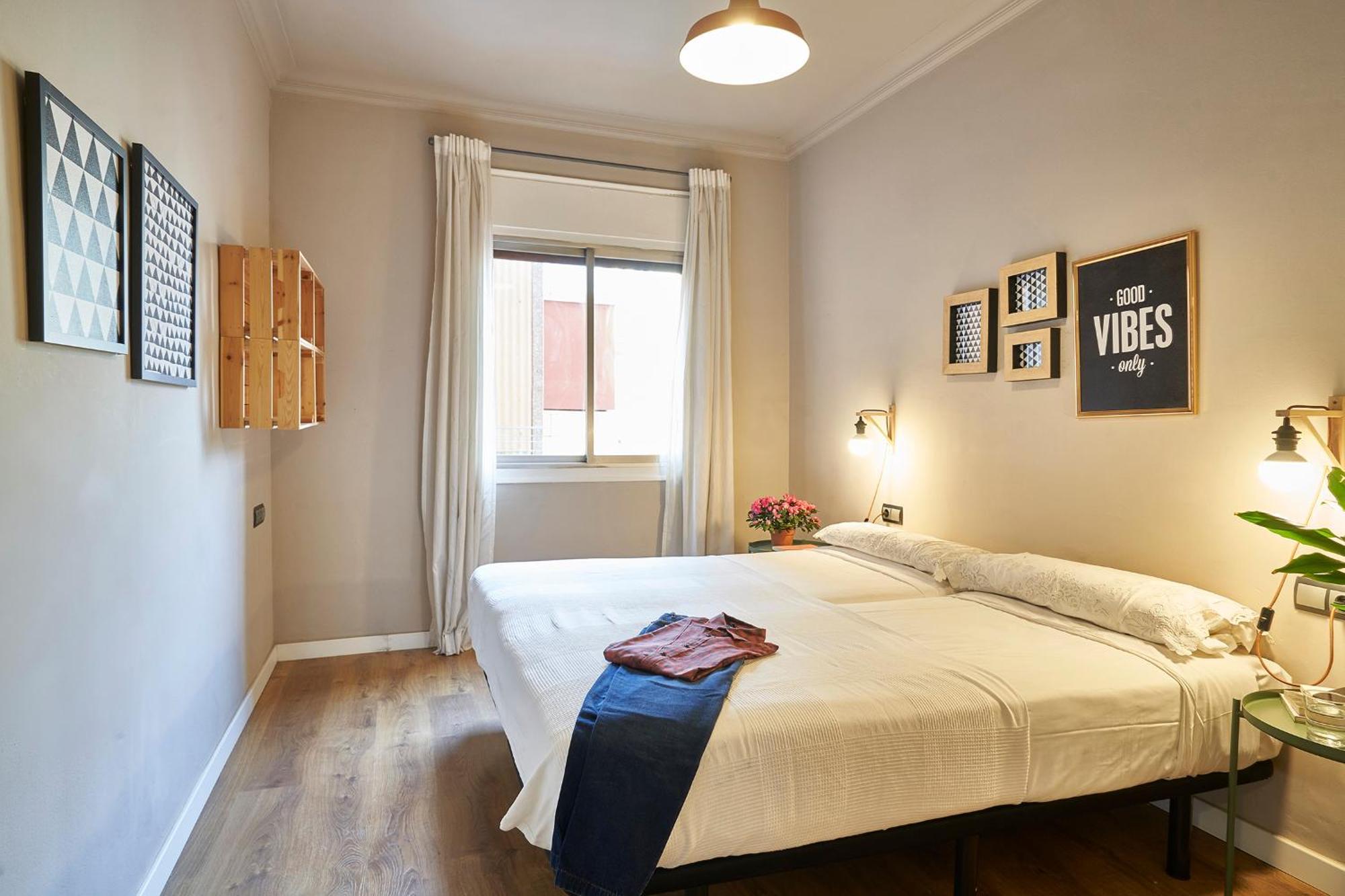 Spacious 3brapartment In Poblesec With Balcony Barcelona
