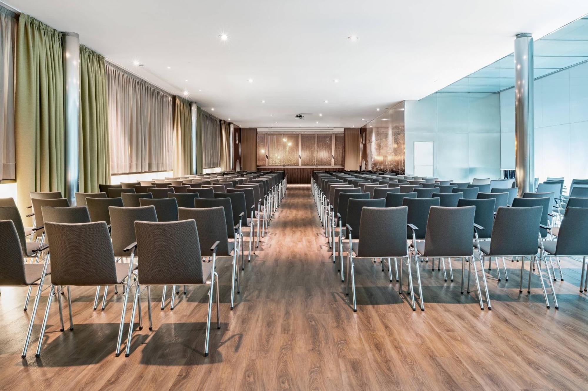 Leonardo Royal Hotel Barcelona Forum 4*