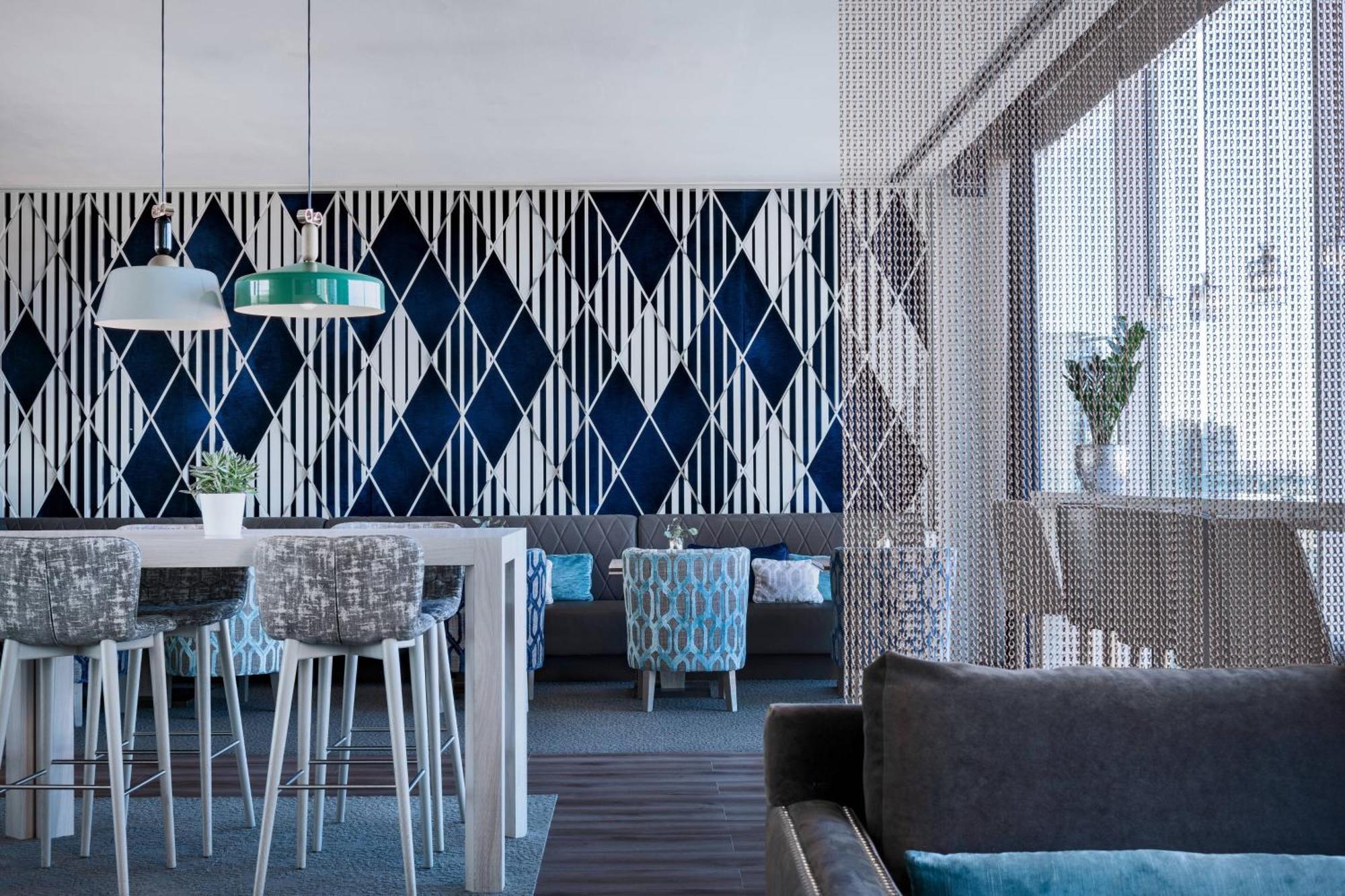 Hotel Leonardo Royal Hotel Barcelona Forum 4*