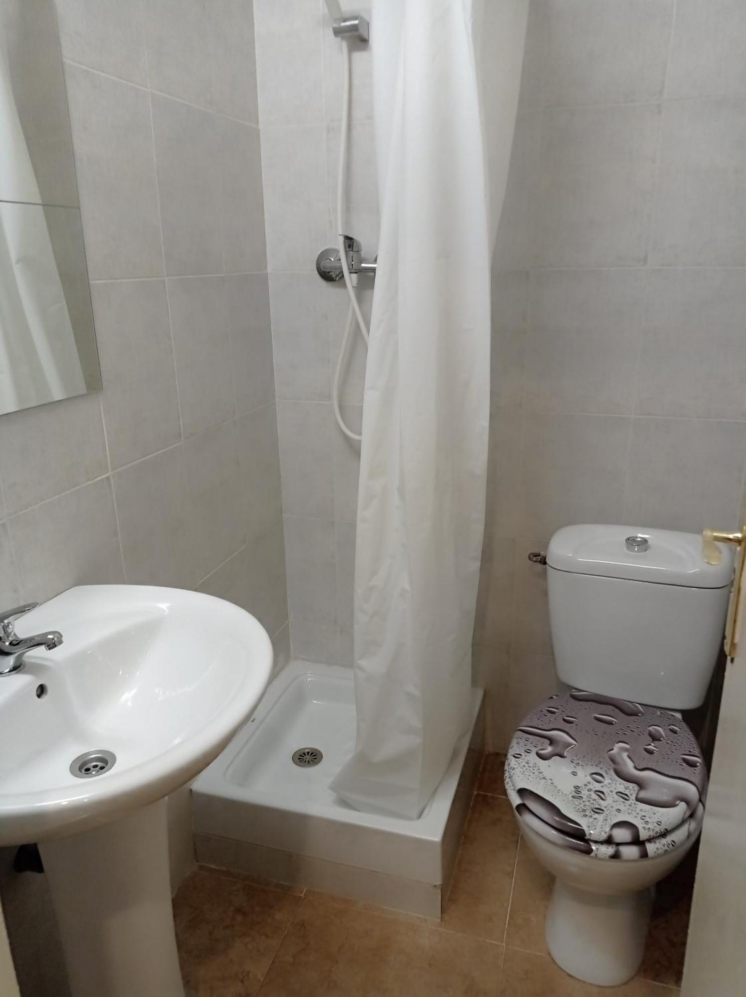 Guest house Private Doble & Single In The Center Metro L5 & L1 Mallorca Street Barcelona