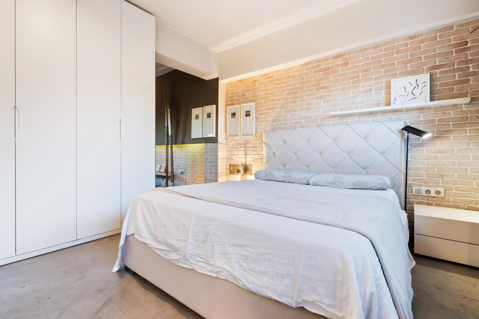 Bright Ferry Terminal & Ramblas Apartamento *