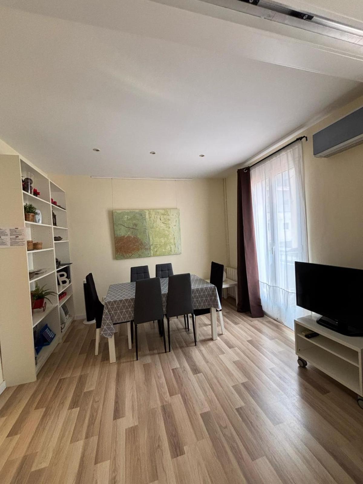 Centro Example Apartment *
