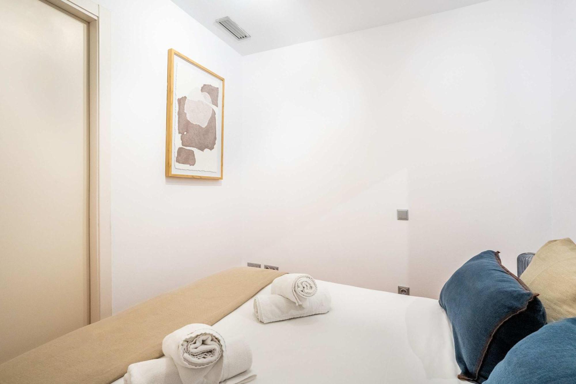 Pl Universitat Comfortable 3bd With Private Patio Apartamento
