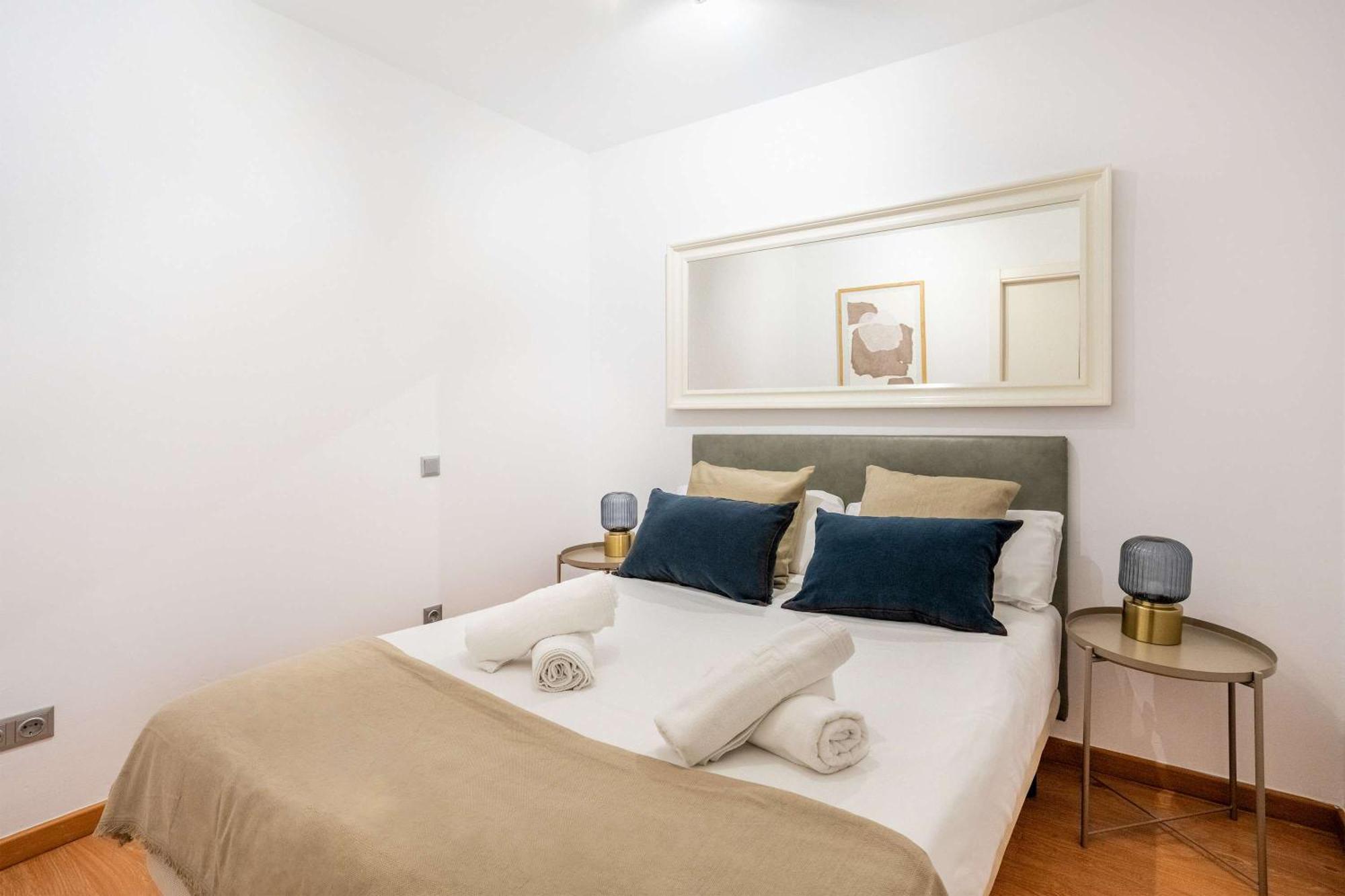 Apartamento Pl Universitat Comfortable 3bd With Private Patio