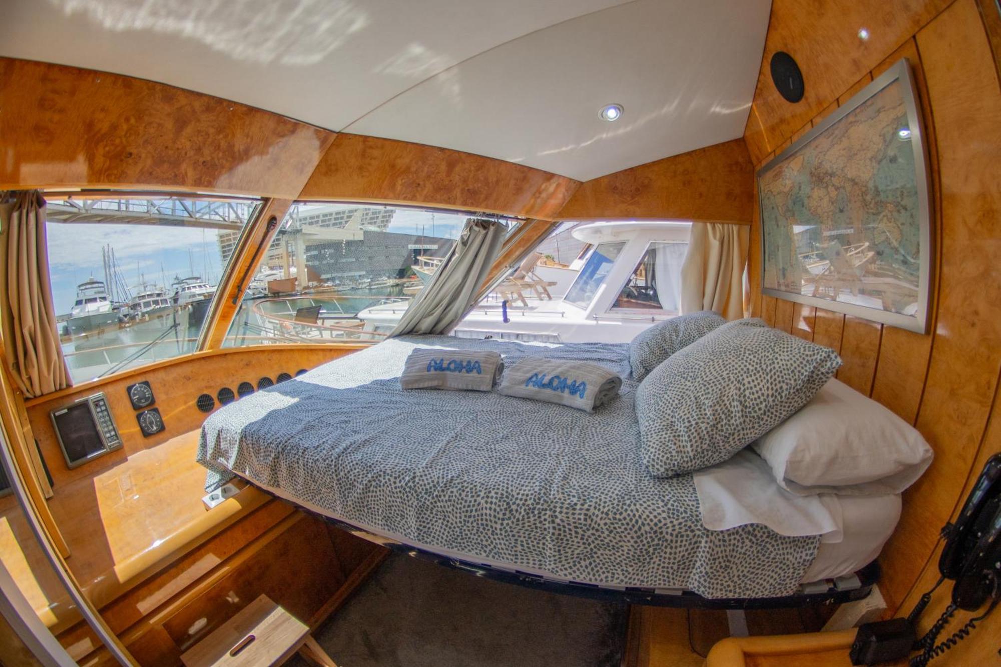 Botel Charter Boat *