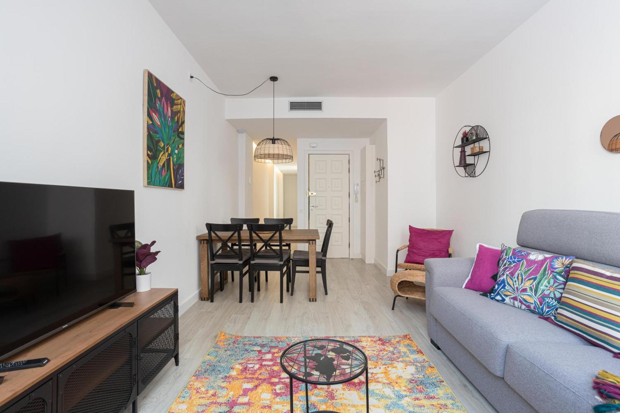 Bright & Stylish Flat In Trendy Grcia