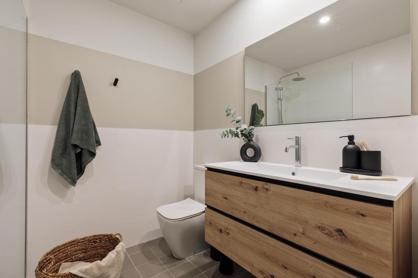 Apartment Nal - 2 Bedrooms, Office And Balcony In Eixample Dreta