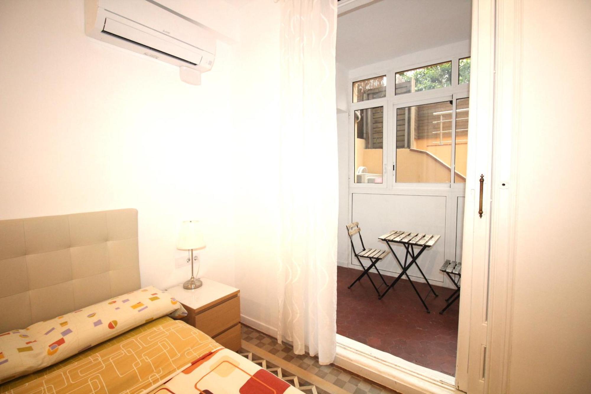 Bed & Breakfast On Balmes *