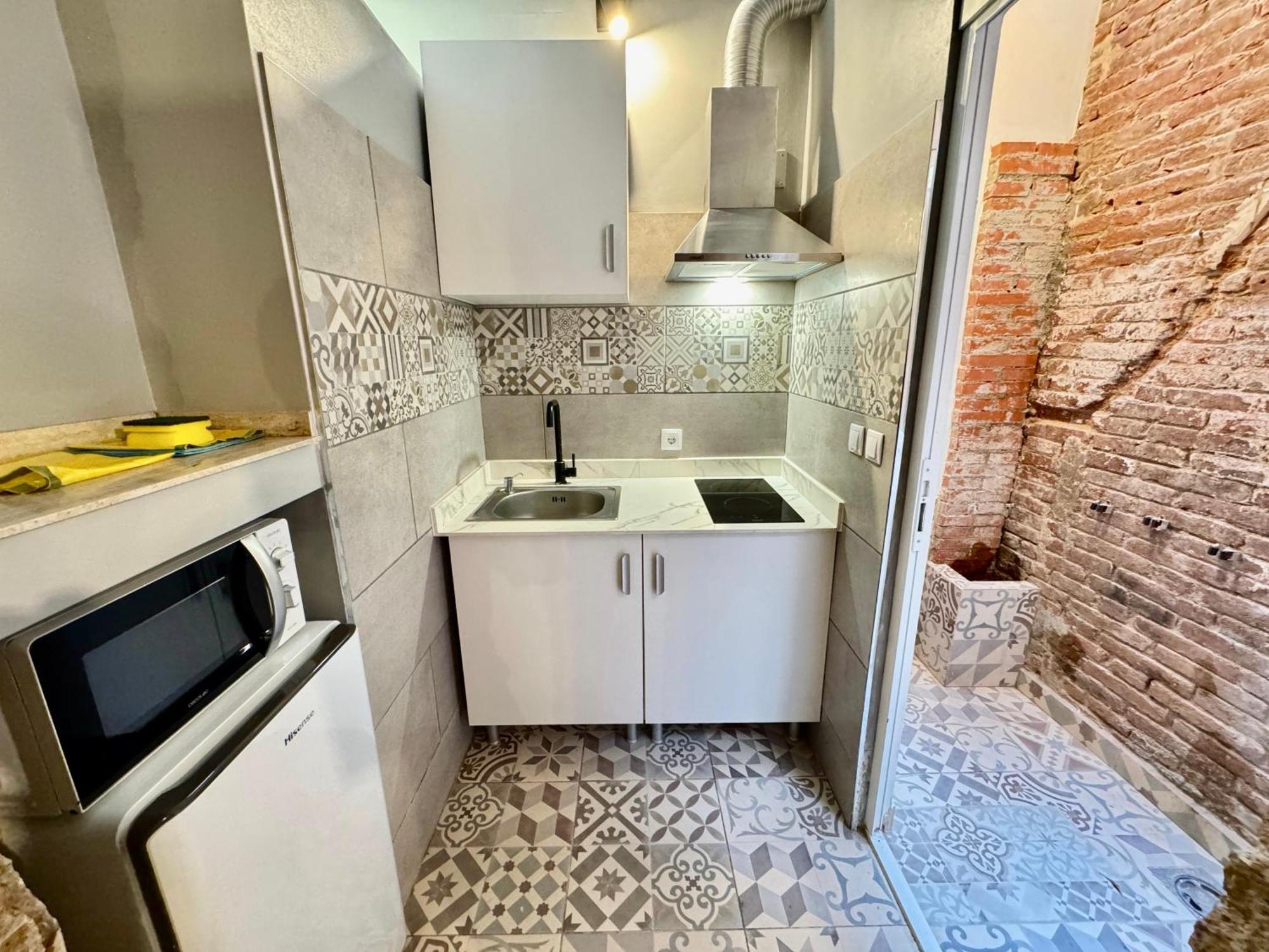Apartamento Estudio Nuevo! Al Lado Del Metro L1 L4 L5