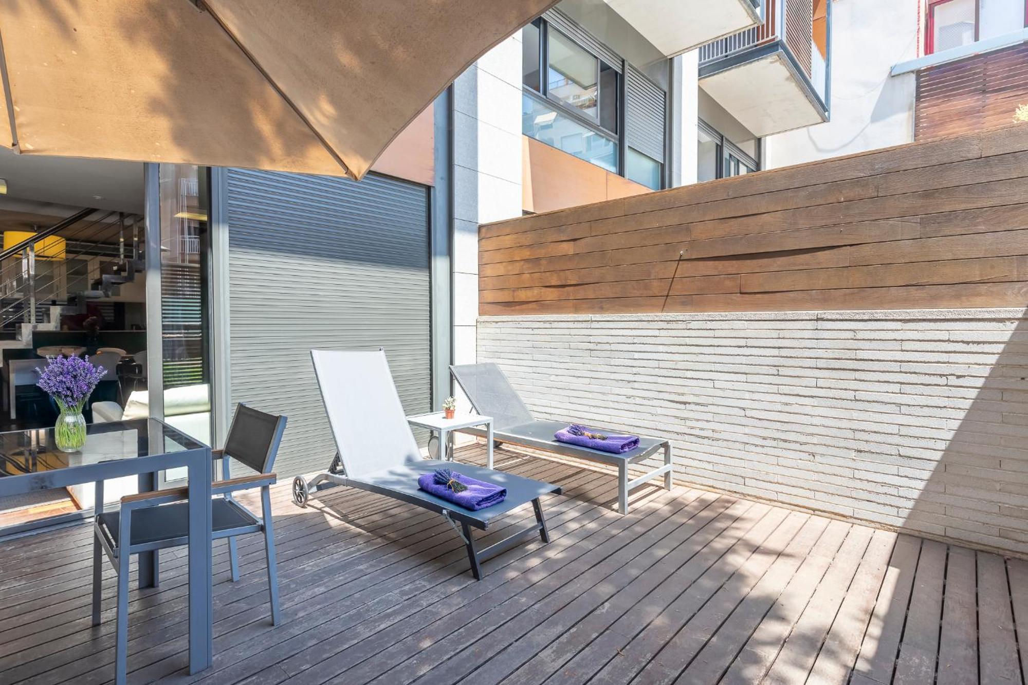 Apartment My Space Emirates - Splendid With Terrace And Pool Near Park Gueell Barcelona