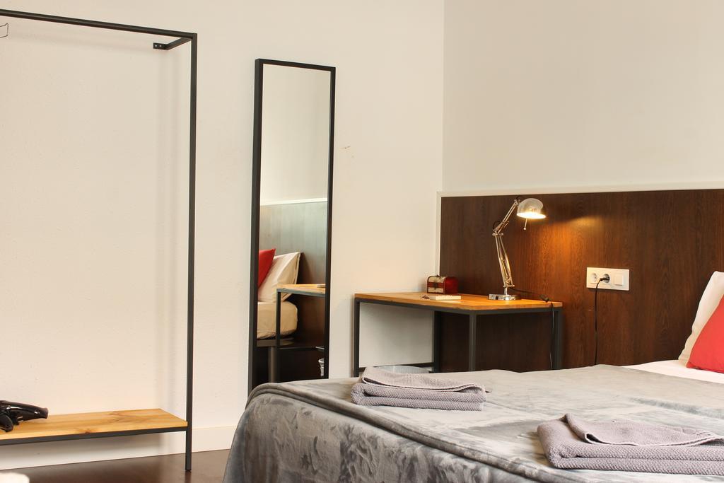 De 185 M² En Ensanche, Con 8 Habitación Apartamento *
