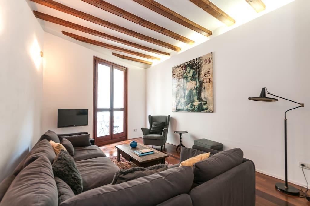 3 Bedroom Near Las Ramblas Apartment